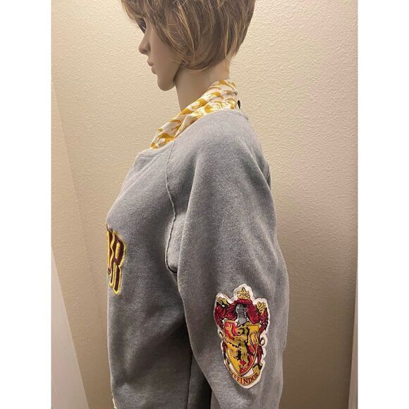 Harry Potter Embroidered Sweatshirt Griffindor Loose Fit Pullover Women’s L 16 - Picture 3 of 13